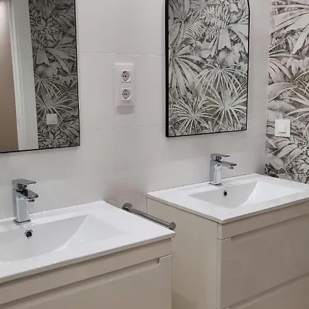 Cies Luxury Suitel Lily Rodsen - Your فيجو